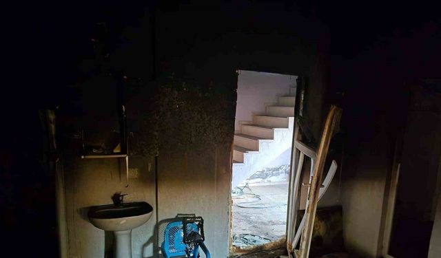 3 katlı evde yangın: 1 ölü, 12 yaralı