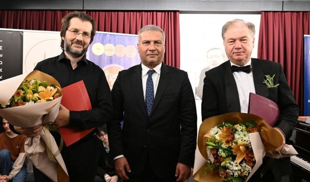 Cihat Aşkın Kapattı: Piyano Günleri Sona Erdi