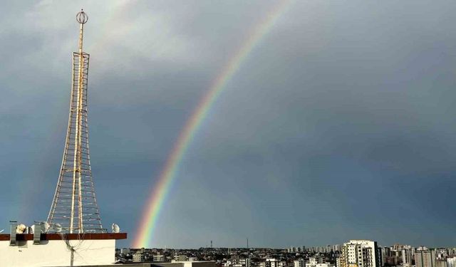 Adana’da yağmur sonrası gökkuşağı oluştu