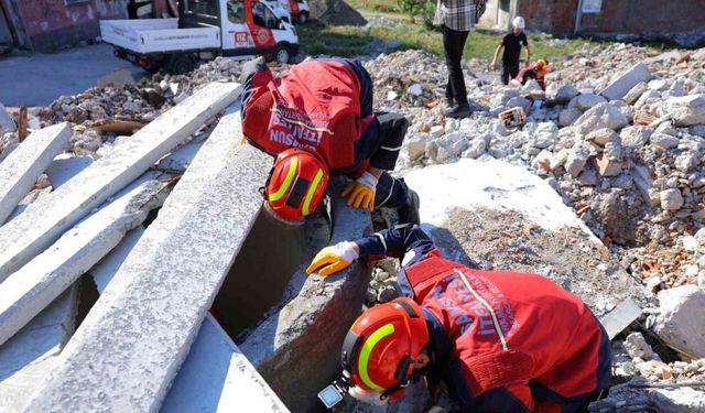 Afetlere Hazırlıkta Nefes Kesen Deprem Tatbikatı