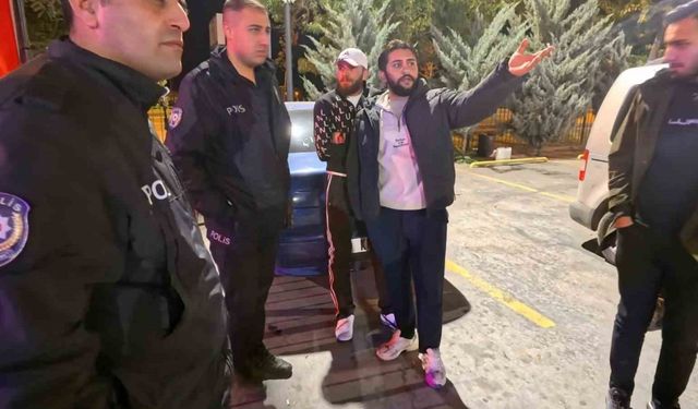 Aksaray’da açıkta alkol alan 2 şahsa kabahatler kanunundan ceza kesildi