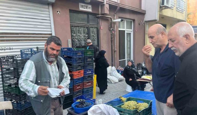 Alaşehir Üzümleri Tavşanlı Pazarında: Lezzet Şöleni Sunuyor