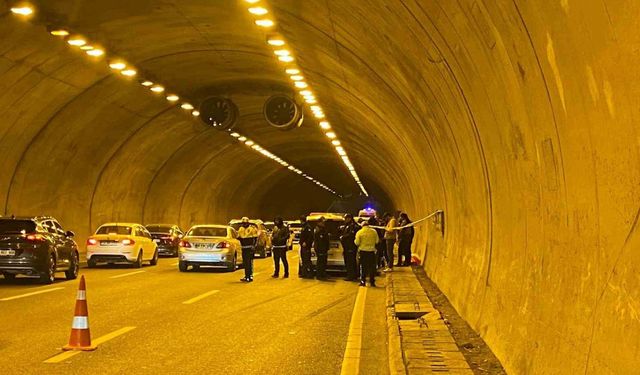 Otomobilin içerisinde silahlı kavga: 1 ölü, 1 yaralı