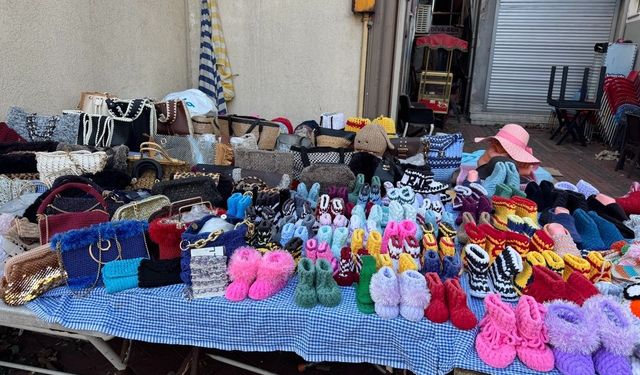 Anne Şefkati Engel Tanımadı: Akülü Araç İçin Örgü Satıyor