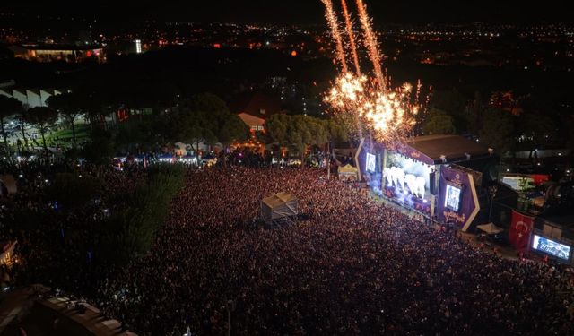 Aydınfest Gençlik Festivali Unutulmaz Bir Geceyle Sona Erdi