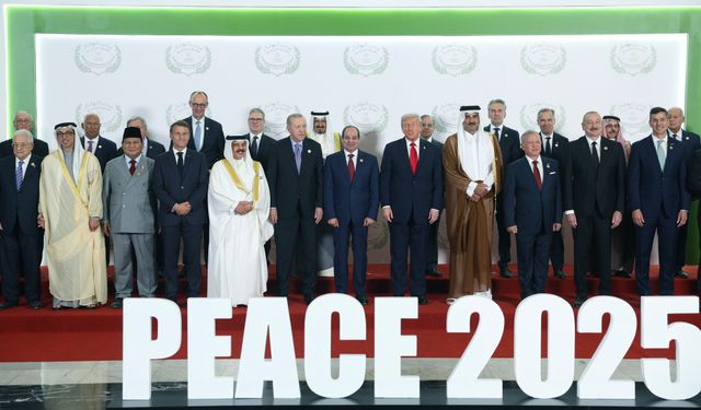 Barış Zirvesi’nde Liderlerden Aile Fotoğrafı