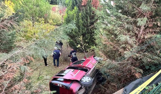 Bilecik'te Kontrolden Çıkan Araç Evin Bahçesine Uçtu
