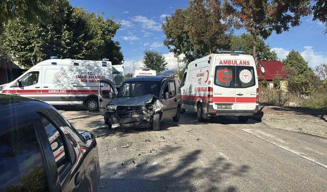 Bolu’da Trafik Kazası: 4’ü Çocuk 5 Kişi Yaralandı