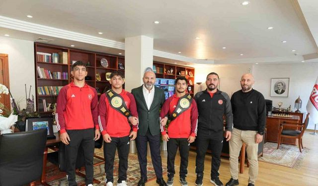 Dünya şampiyonu güreşçilerden RTÜK’e ziyaret