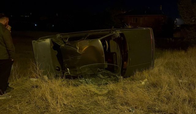 Erzincan’da Kontrolden Çıkan Otomobil Takla Attı