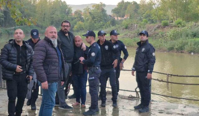 Bartın'da eşiyle tartışan şahıs ırmağa atladı