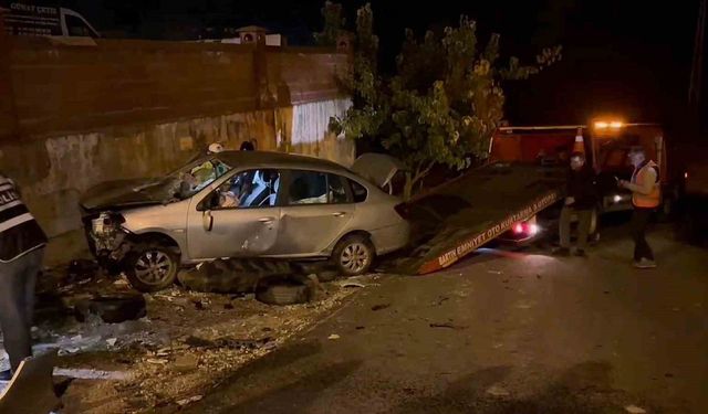 Feci kazada takla atan otomobil sürücüsü araçta sıkıştı