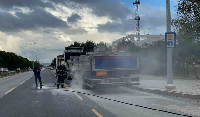 Freni Bozulan TIR Yolda Balata Yangını Çıkardı