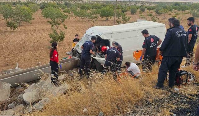 Gaziantep’te kamyonet şarampole uçtu: 2 ağır yaralı