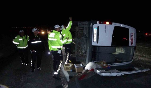 Tur midibüsü devrildi: 13’ü öğrenci 14 kişi yaralandı