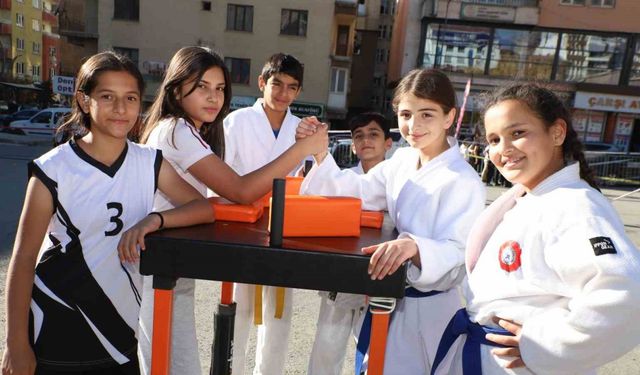 Hakkari’de Cumhuriyet Coşkusu Sporla Kutlandı