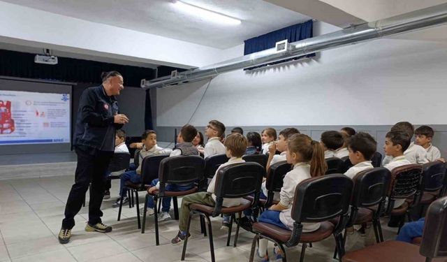 İlkokul Öğrencilerine AFAD'dan Afet Bilinci Eğitimi