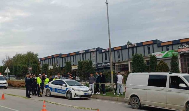 Kamyonete çarpan motosikletli hayatını kaybetti