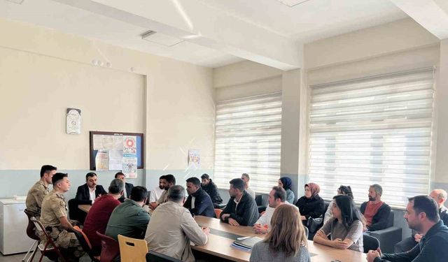 Kaymakam Atış, öğretmenlerle bir araya geldi