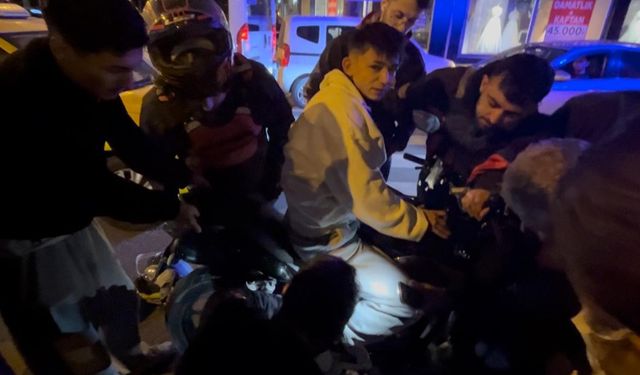 Sürücünün ayağı motosikletin pedal demirine sıkıştı