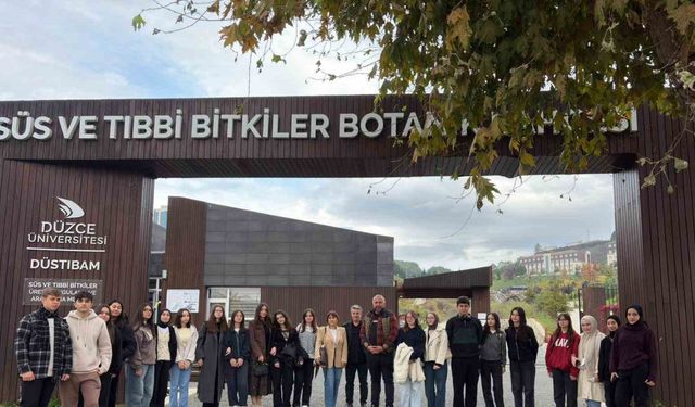 Lise Öğrencileri Sonbaharı DÜSTBB'de Karşıladı