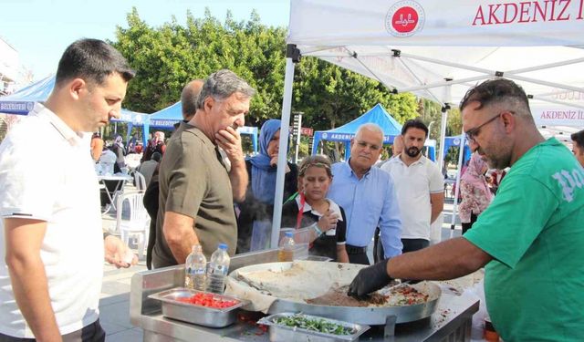 Mersin’de Hayır Çarşısı Kur’an Kursları İçin Gelir Sağladı