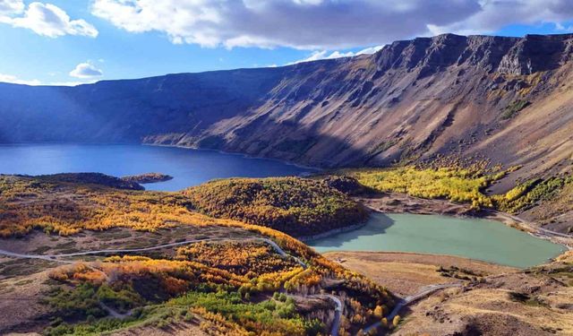 Nemrut Krater Gölü'nde Sonbahar Büyüsü