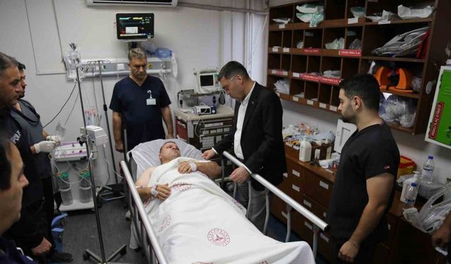 Nöbet tutan polise bıçaklı saldırı