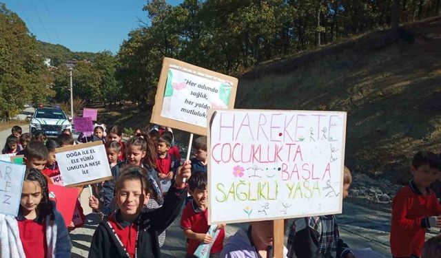 Öğrencilerden Dünya Yürüyüş Günü’nde Sağlıklı Yaşam Mesajı