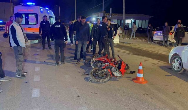 Otomobil ile Motosiklet Çarpıştı, 3 Kişi Yaralandı