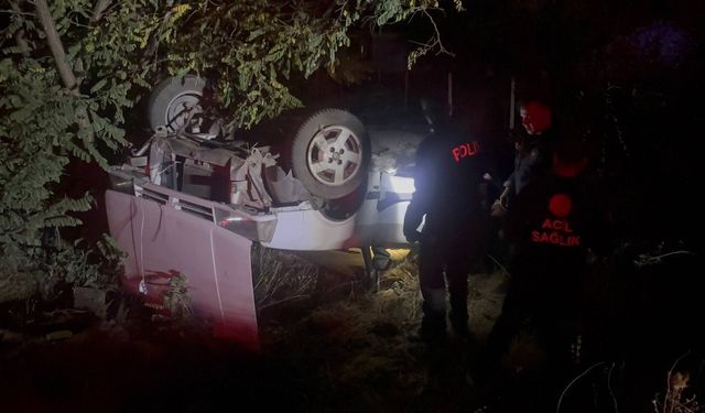 Polisten kaçan otomobil şarampole uçtu: 2 yaralı