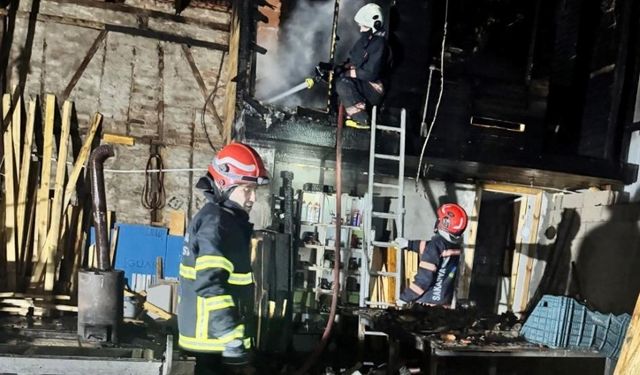 Sakarya Geyve'de Gece Yangını: Atölye Kül Oldu!