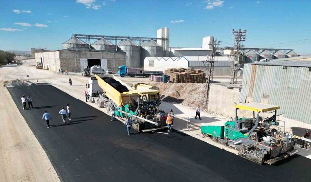 Şanlıurfa'da Ulaşımı Kolaylaştıracak Yolda Asfalt Çalışmaları