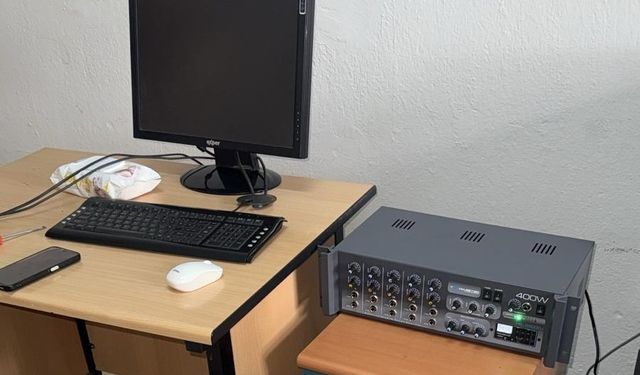 Sarıgöllü Emekli Eczacıdan Köy Okuluna Büyük Destek