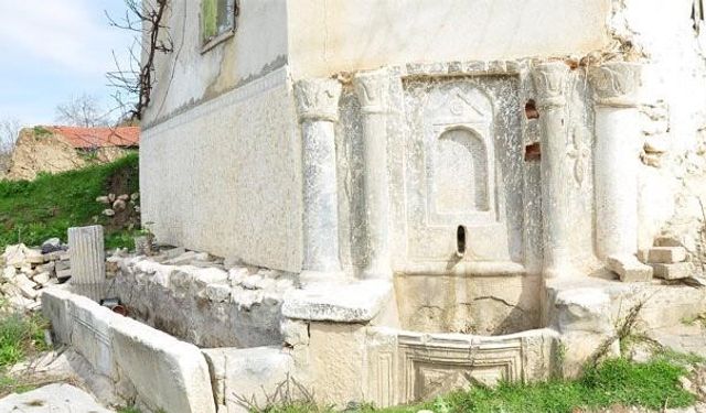 Yukarı Göllüce Köyündeki Tarihi Çeşme Parçalandı!