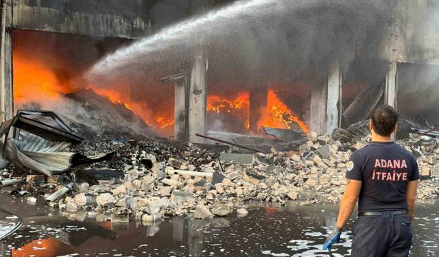 Adana'da Hırdavat Dükkanı Alevlere Teslim Oldu!