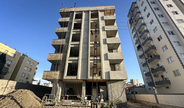 Adana’da İnşaat Faciası: 4. Kattan Düşen İşçi Hayatını Kaybetti