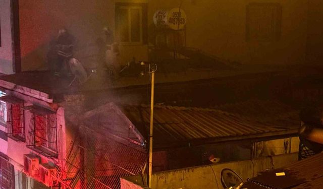 Adana’da müstakil ev alev alev yandı