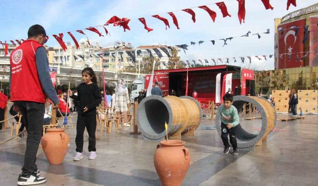 Anadolu’yu Dolaşan Mutluluk Tırı Aydınlılarla Buluştu