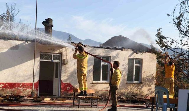 Antalya Gazipaşa'da Ormanlık Alanda Yangın Paniği