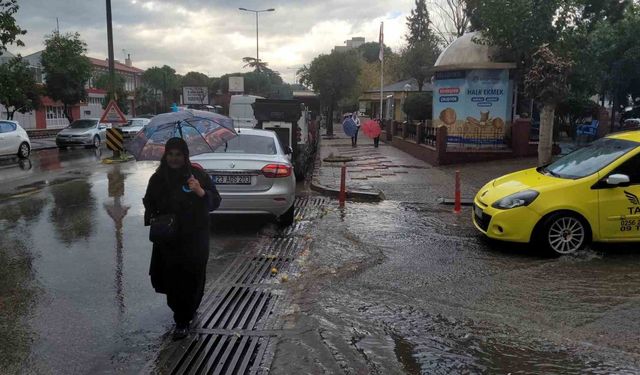 Aydın Sağanağa Teslim: 15 Dakikalık Yağmur Hayatı Felç Etti