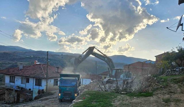 Balıkesir Sındırgı'da Deprem Felaketi