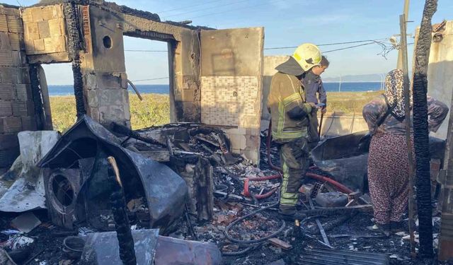 Çıkan Yangında Bir Ev Tamamen Küle Döndü