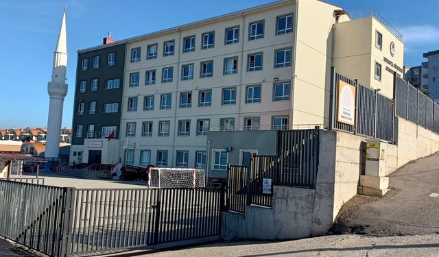 Çileli Okul Yolu: Otostop Çekiyor, Kaza Riski Yaşıyor