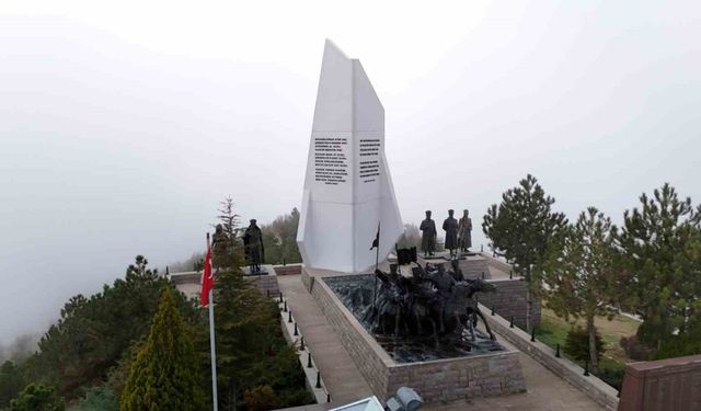 Duatepe Anıtı Adeta Bulutların Üzerinde