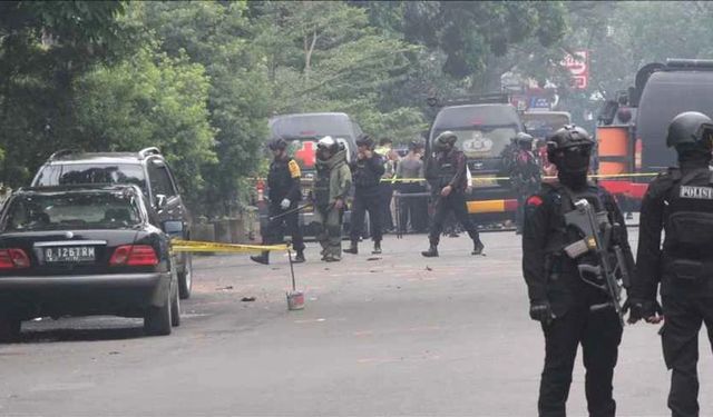 Endonezya'da Cuma Namazı Sırasında Camide Patlama: 54 Yaralı