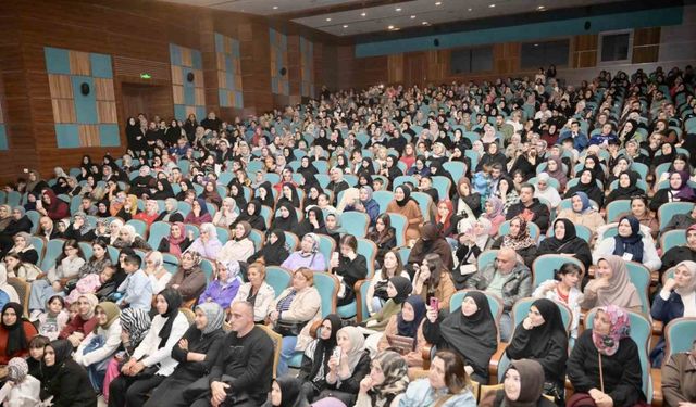 Esenyurt'ta 'Zor Zamanlarda Aile Olabilmek' Söyleşisine Yoğun İlgi