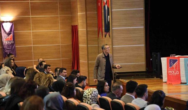 Eski Bakan, Diyarbakır’da öğretmen ve velilerle buluştu