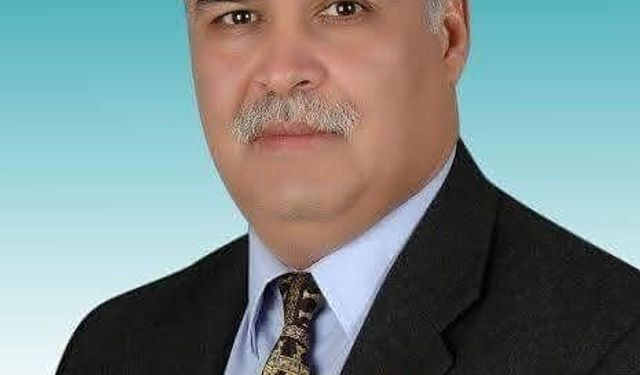 Eski başkan araç kullanırken kalp krizi geçirdi