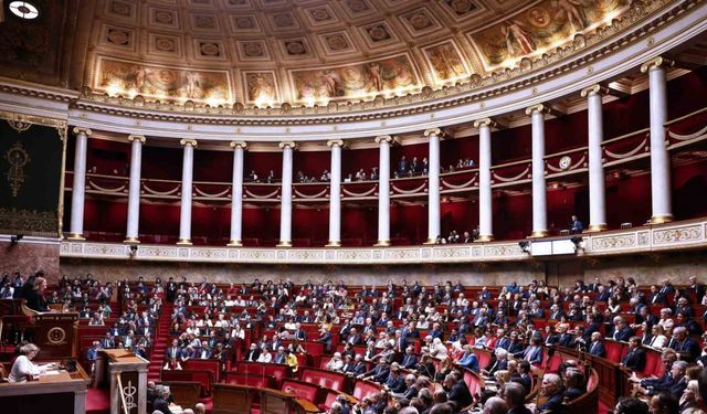 Fransa'da Emeklilik Reformu Askıya Alındı!